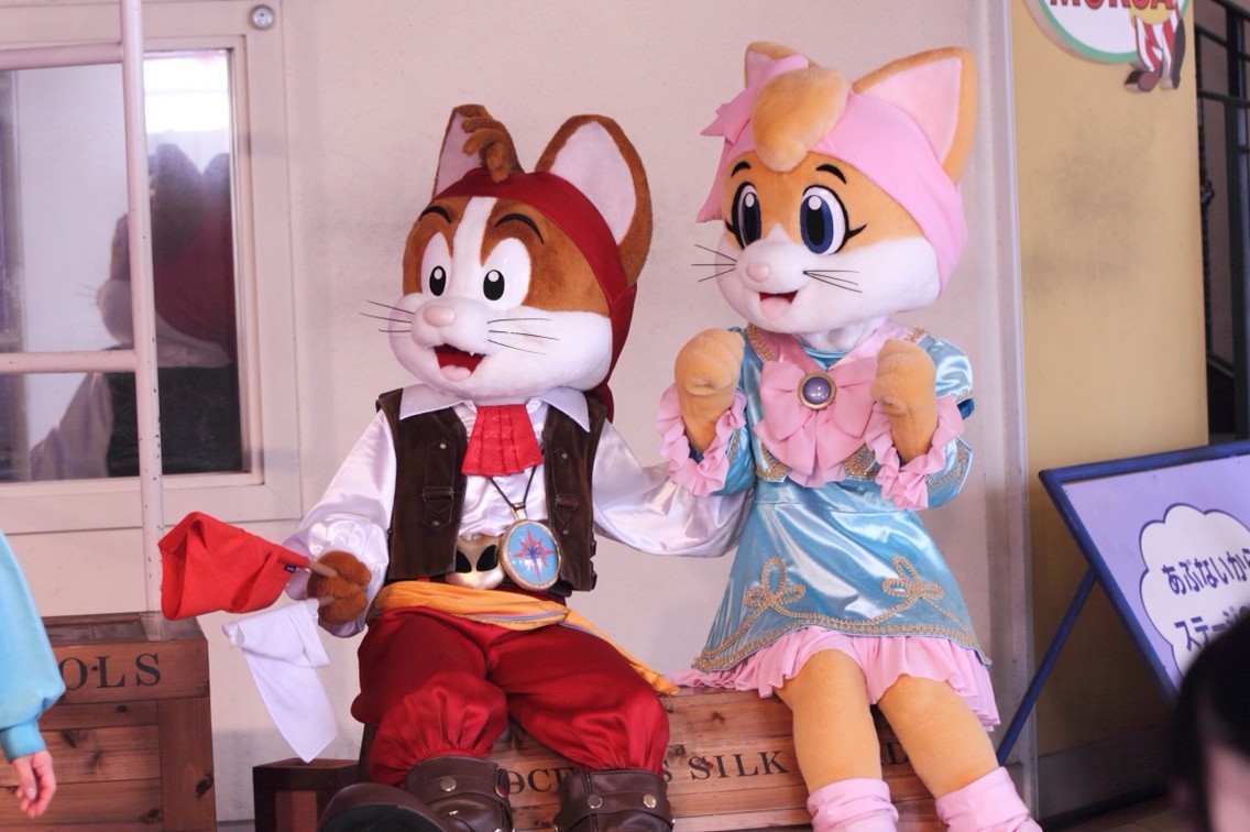 Lagunasia 14 アップ セイルス Gato Luna 白い仔猫と赤いりぼん