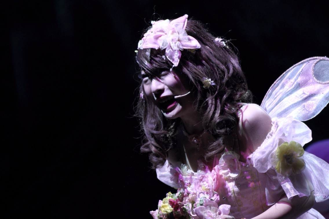 内田莉紗 さん ピューロランドエンターテイナー 白い仔猫と赤いりぼん