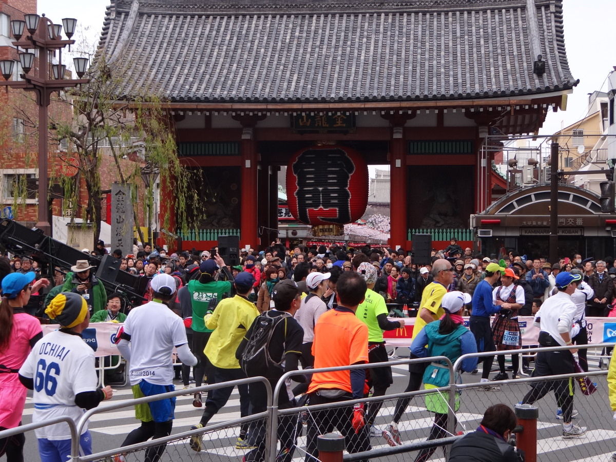 雷門前の東京マラソン応援 14年 2月27日追記 ぷらっとくんのブログ