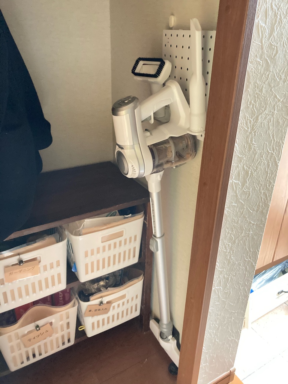掃除機置き場は100均で ダイソン マキタ 2の掃除機を買いました Sansankikiのマイホームdiy 掃除機置き場は100均で ダイソン マキタ 2の掃除機を買いました Sansankikiのマイホームdiy