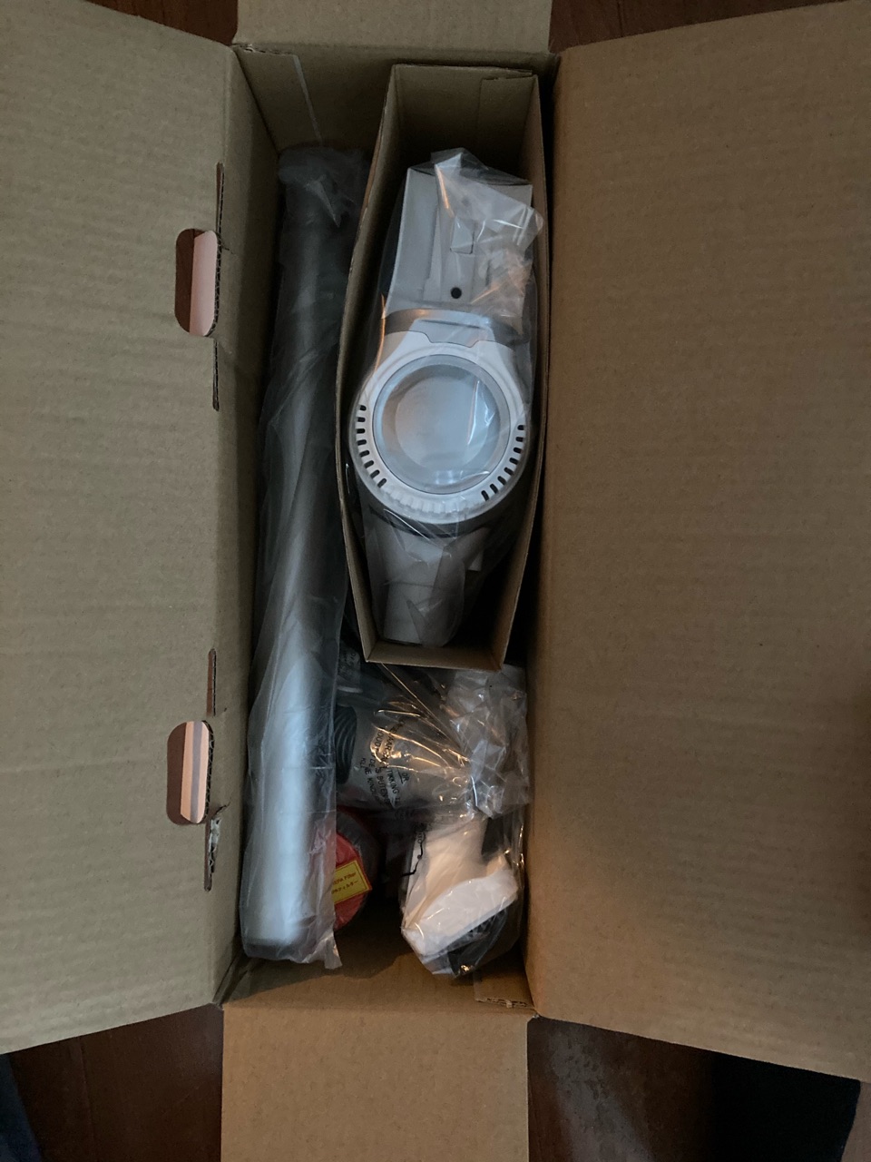 掃除機置き場は100均で ダイソン マキタ 2の掃除機を買いました Sansankikiのマイホームdiy 掃除機置き場は100均で ダイソン マキタ 2の掃除機を買いました Sansankikiのマイホームdiy
