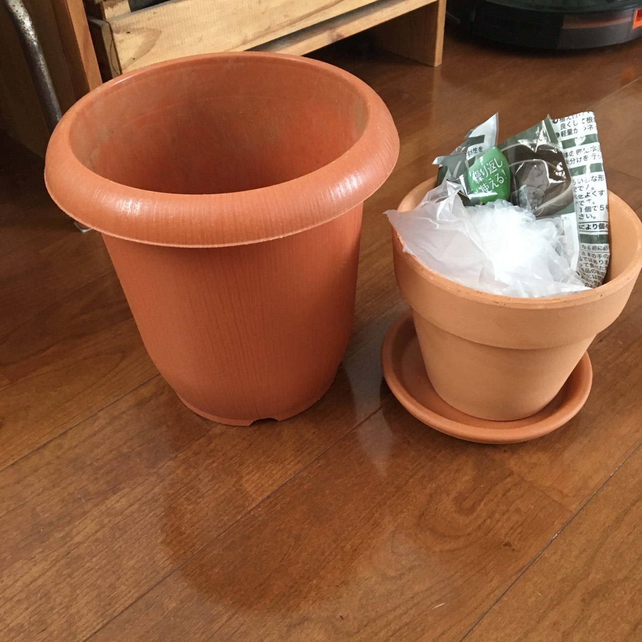 ダイソーのゴールドスプレーを使ってリメ鉢を作りました Sansankikiのマイホームdiy