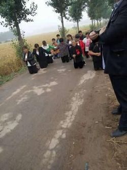 cristaos-oram-na-rua