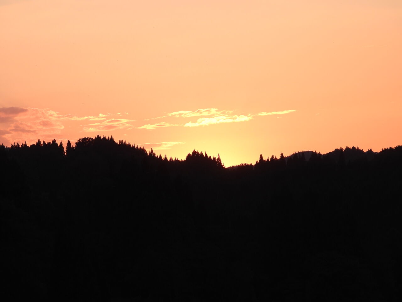 男の隠れ宿 夕日に染まる