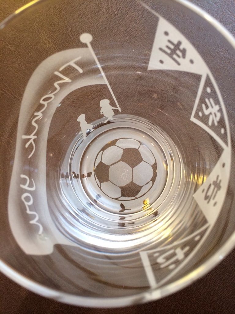 サッカーボールと名前入りサンキューグラス Sandblast ガラス工房 Saori サンドブラストがらすこうぼうさおり