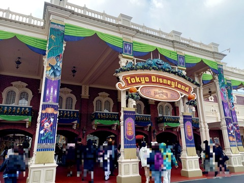 10月ディズニー③『ハッピーエントリーで、城前の最前列を探す
