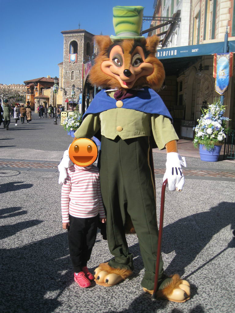 17年1月 ディズニーシーにてキャラクターとパチリ ときどきお泊りディズニー 都内から