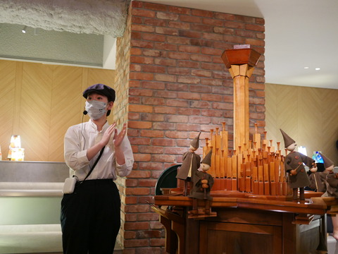 1900525