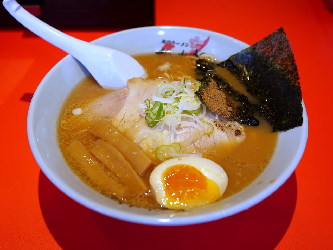 中央区・すすきの~深夜3:00まで営業の旭川ラーメンの老舗店 中央区・すすきの~深夜3:00まで営業の旭川ラーメンの老舗店