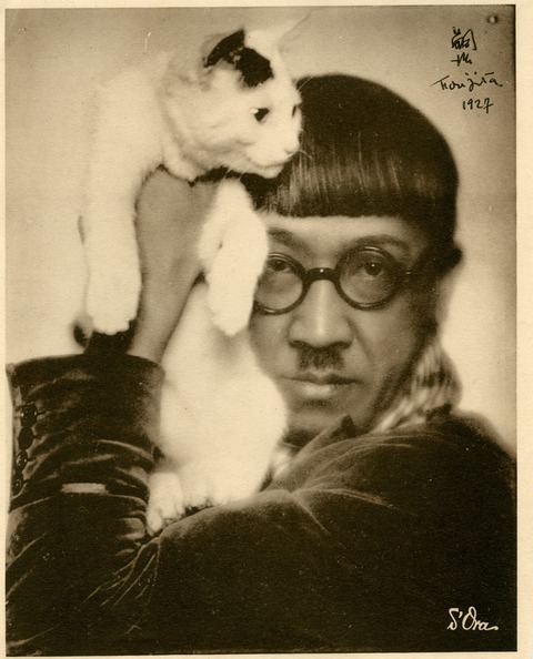 メイン_ドラ《猫を肩にのせる藤田嗣治》_圧縮