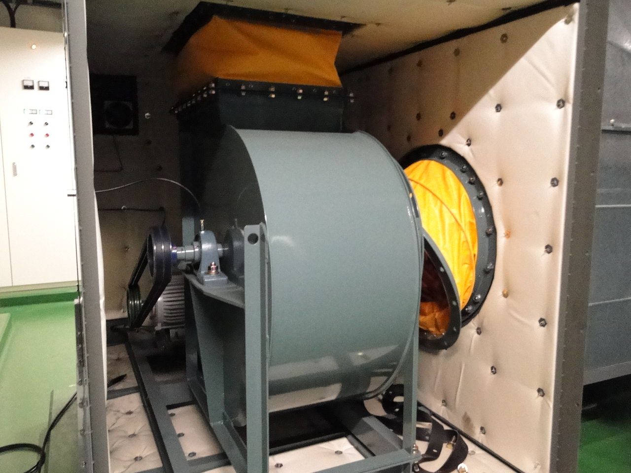 大規模医療施設 排気ファン給油口取付工事 ポンプ工事のプロ集団 有限会社四国アクアサービス 施工実例集