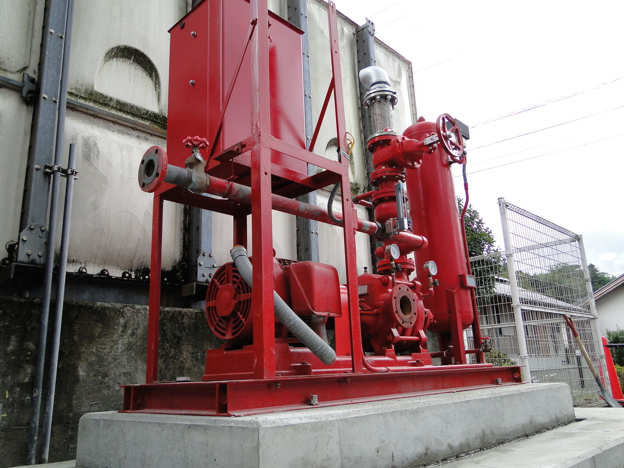 スプリンクラー用消火ポンプユニット移設工事 ポンプ設置 消火ポンプ室編 ポンプ工事のプロ集団 有限会社四国アクアサービス 施工実例集