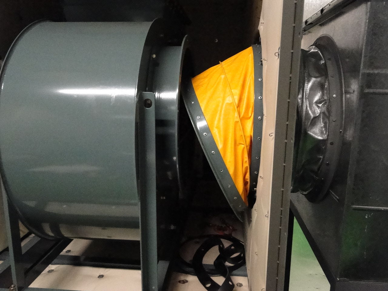 大規模医療施設 排気ファン給油口取付工事 ポンプ工事のプロ集団 有限会社四国アクアサービス 施工実例集