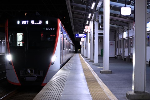 5526編成、出場。