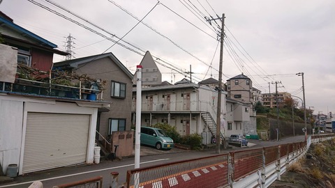 435637