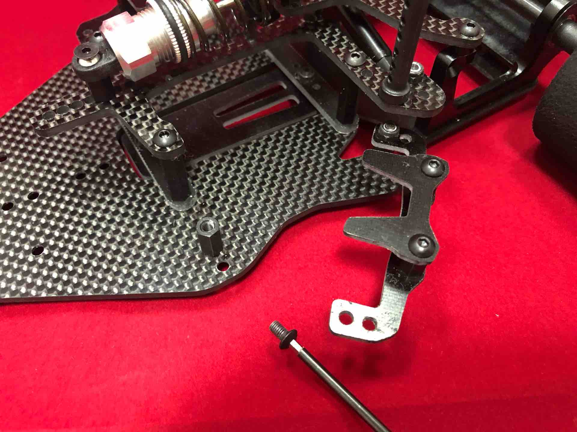 FREEDOMオリジナルF103用カーボンシャーシコンバージョンキット登場