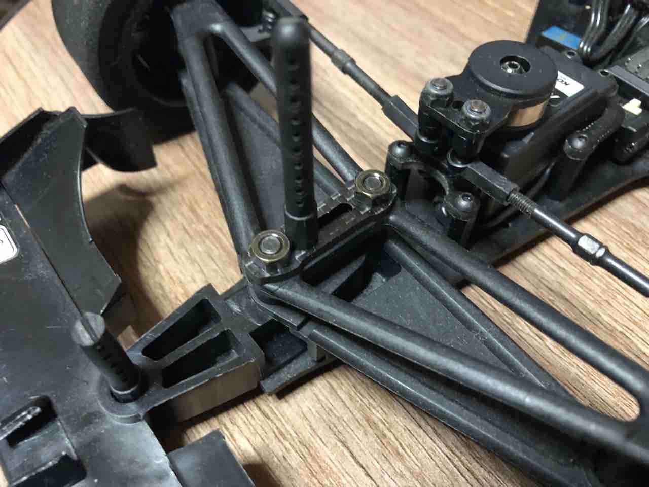 FREEDOMオリジナルF103用カーボンシャーシコンバージョンキット登場