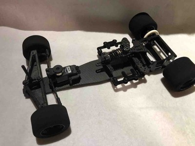 タミヤ F103 シャーシ サーボは作動確認済み。バッテリー縦積み