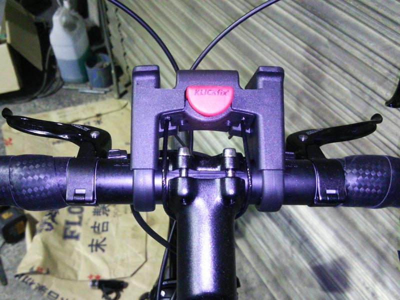 頭に付けるかライトを自転車に付ける