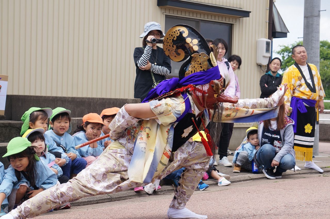 六渡寺の獅子舞 : 仮面の祝祭～神楽・獅子舞、仮面芸能見聞録