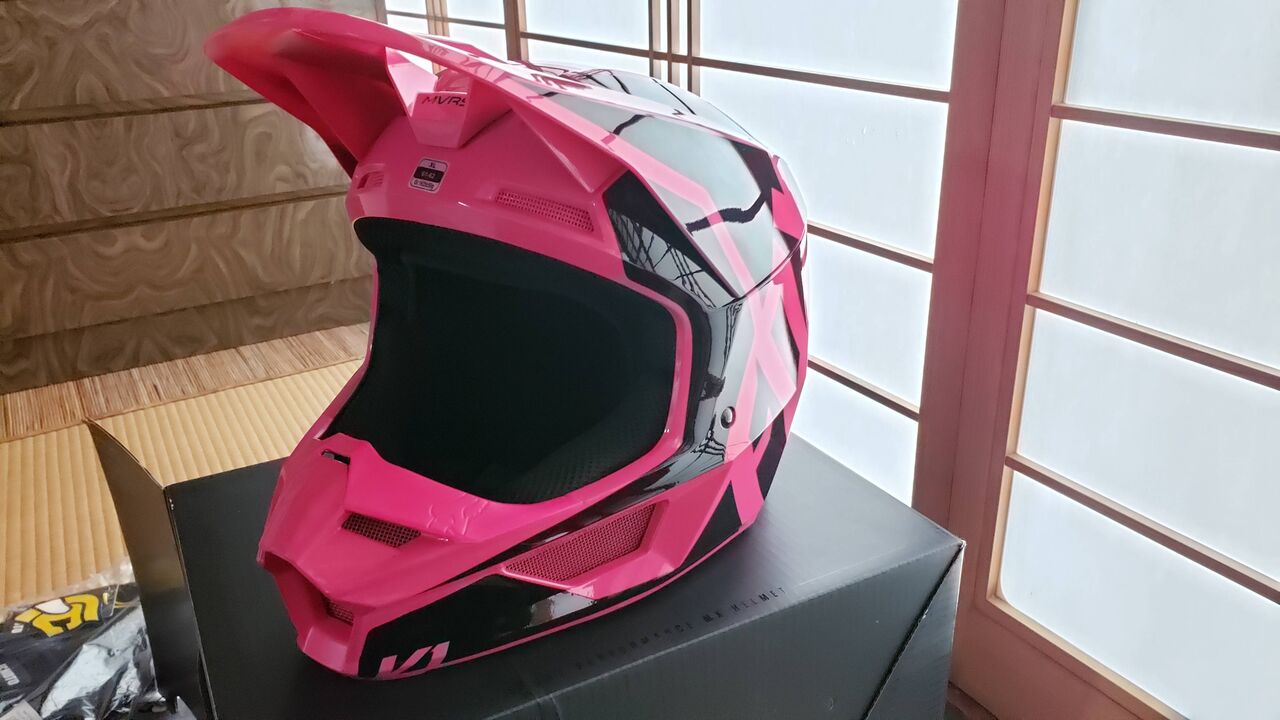 ピンク色のヘルメット買ったったｗｗｗｗｗｗｗ スパロボニュース