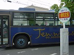 デザインがきれいな全面広告バス