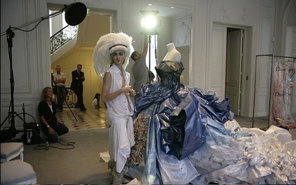 Dans La Peau de John Galliano bts Peter Lindbergh 003