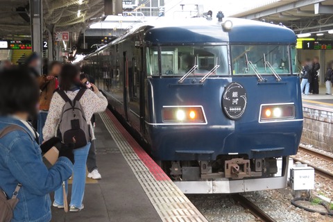 【昼行運転】 広島駅で 「WEST EXPRESS 銀河」 下関行きの団体専用列車を撮る (2026年2月)
