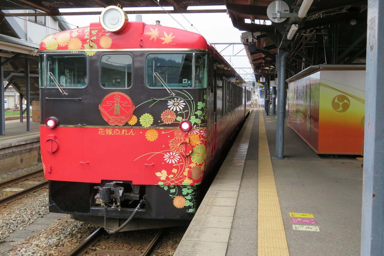 七尾駅で 観光列車 花嫁のれん 駅名標を撮る 21年3月 関西のjrへようこそ