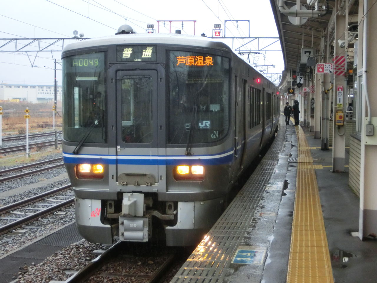 敦賀駅で 北陸線・小浜線の普通列車（521系・125系）を撮る 関西のJRへようこそ！