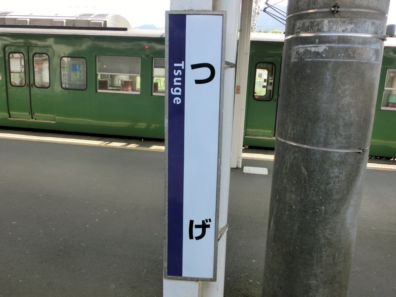 柘植駅の駅名標が新・ラインカラーに更新！忍者人形も設置！ （2016年8