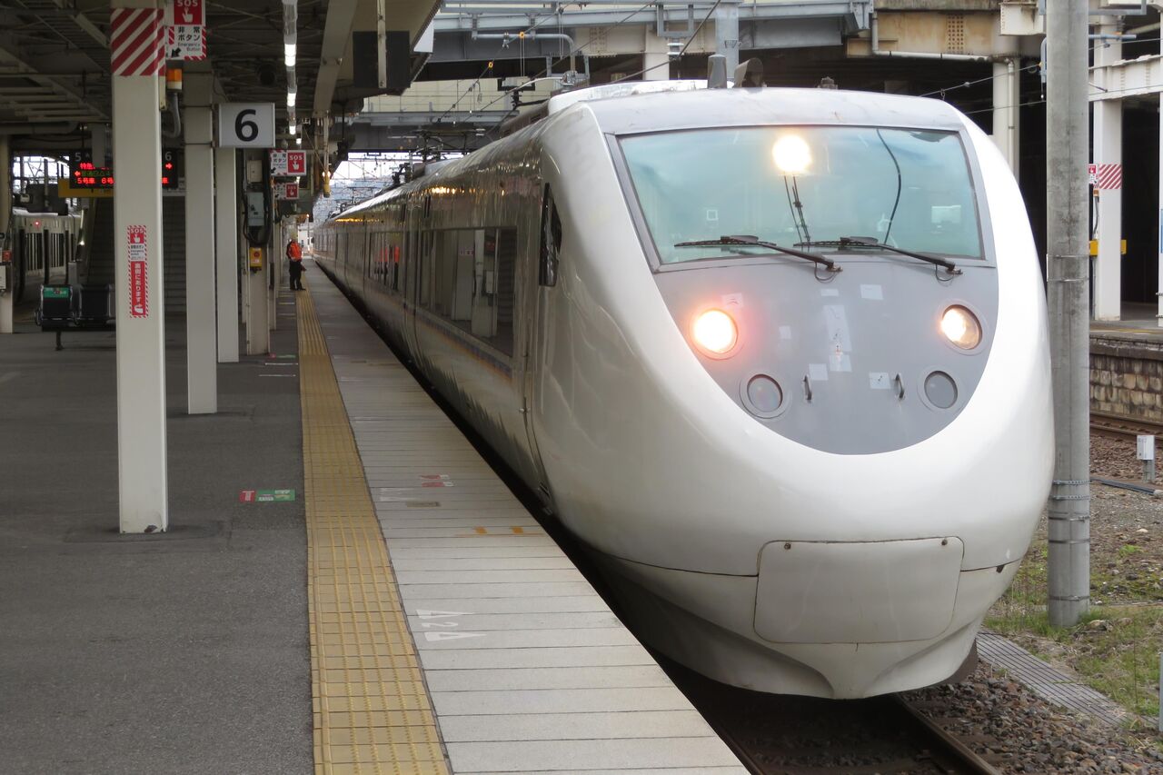 プラサボ　急行　白兎　快速　米 1日に2本だけ】 米原駅で6番のりばから発車する特急しらさぎ