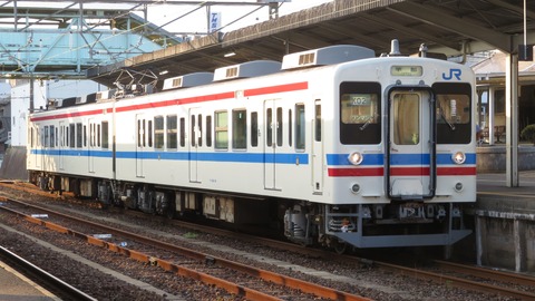 【懐かしの塗装】 宇部新川駅で 「ゆうパック色」 の105系を撮る （2022年8月）