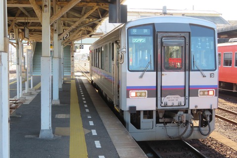美祢線 大雨で鉄橋がまた流される。運休は長期化か。存廃問題浮上の可能性も。（2023年7月）