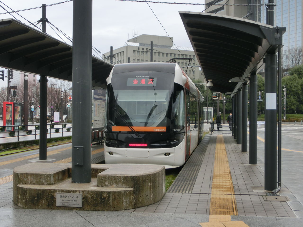 富山ライトレール】 富山駅北停留場を撮る （ホーム・電車・駅名標