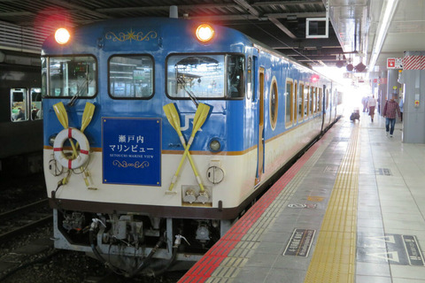 広島駅で瀬戸内マリンビュー 「尾道行き」 の表示を撮る（2019年10月）