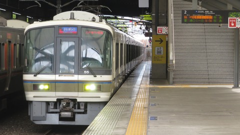 【平日朝のみ】 ユニバーサルシティ駅で 221系の 「エキスポライナー」 を撮る （2025年5月）
