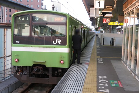 奈良駅で 桜井線のりばから発車する 大和路線の201系 「JR難波行き」 を撮る （2022年5月）