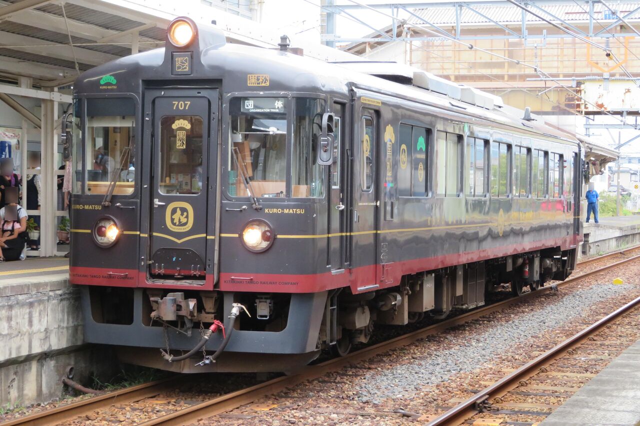 小浜駅で 京都丹後鉄道の観光列車 「丹後くろまつ号」 を撮る