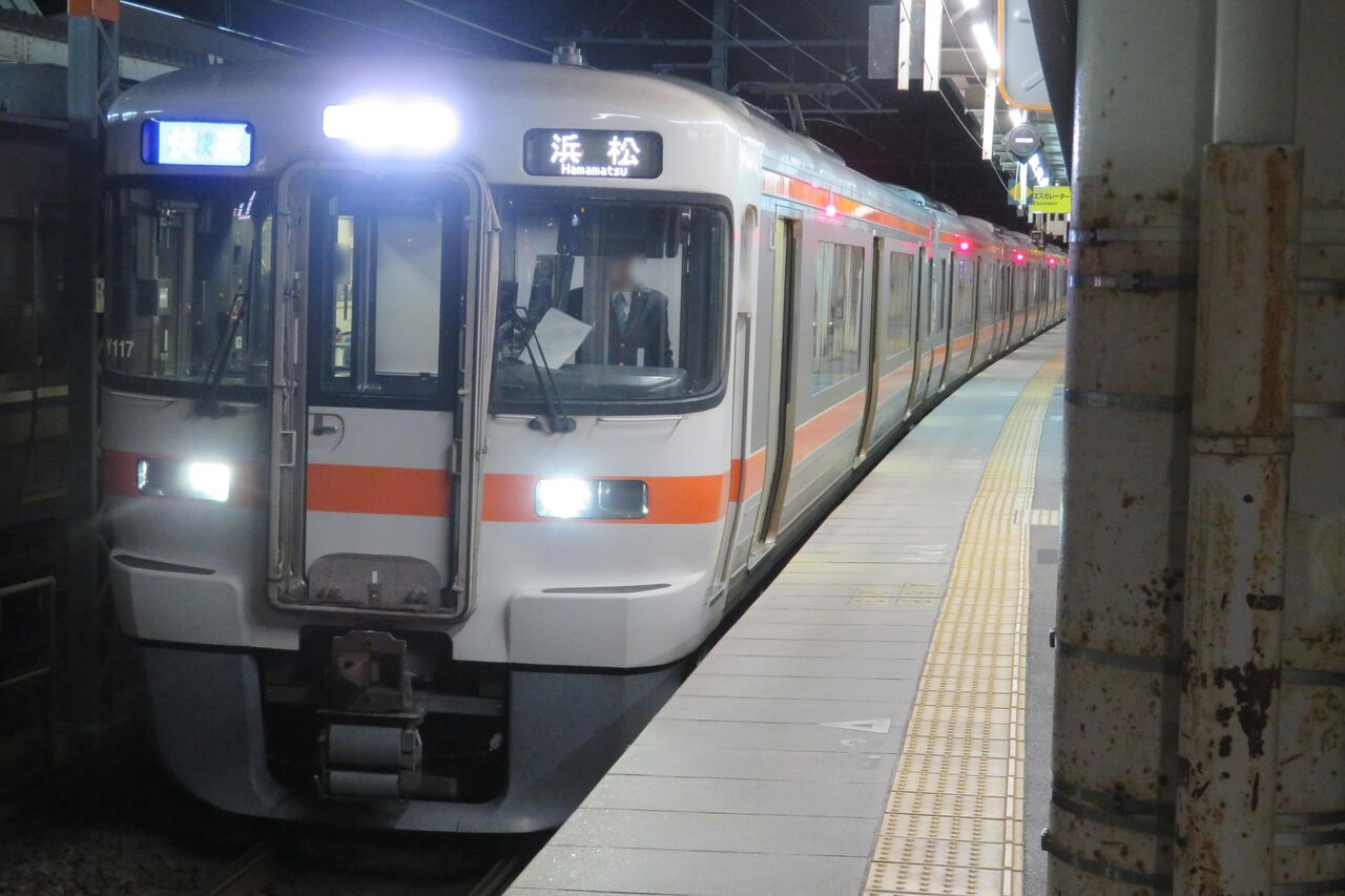 土休日に1本】 米原駅で 「快速 浜松行き」 を撮る （車両＆発車標