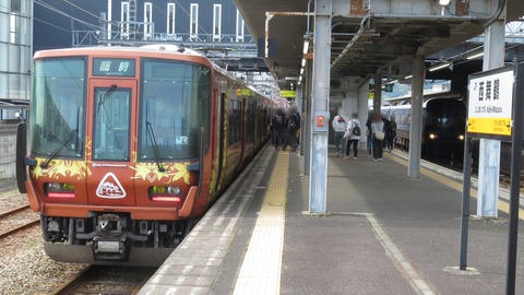 西舞鶴駅で 当駅止の臨時快速 「MAIZURU PLAYBACK FES」 号を撮る （2026年4月）