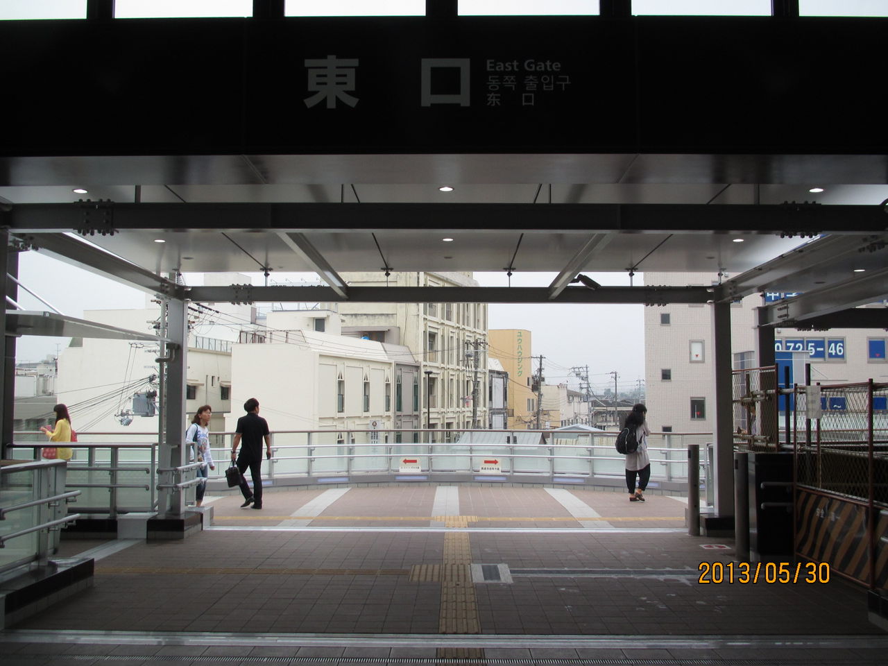 和泉府中駅の新駅舎が使用開始 東口の駅舎 駅前の様子 13年5月 関西のjrへようこそ