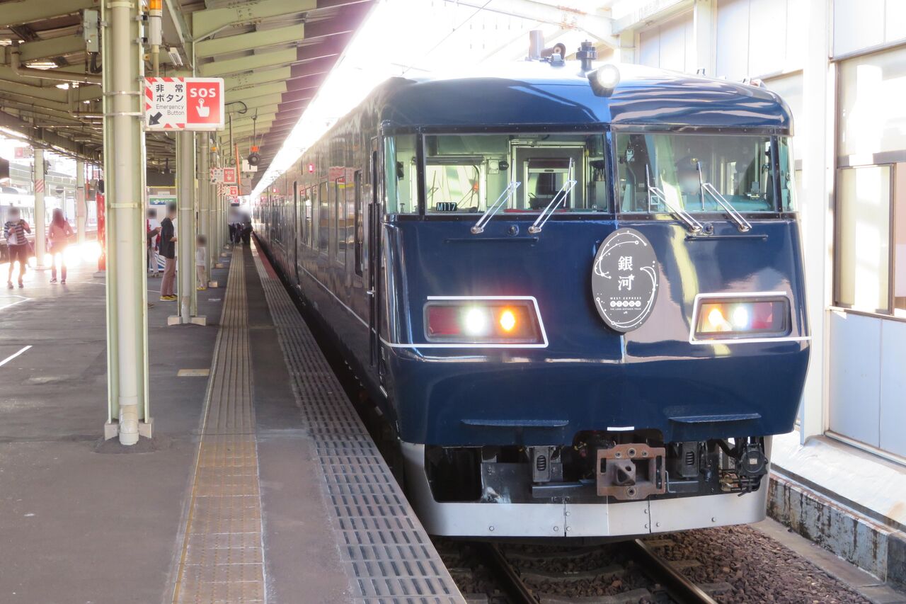 松江駅で 「WEST EXPRESS 銀河」 大阪行きを撮る （列車＆発車標