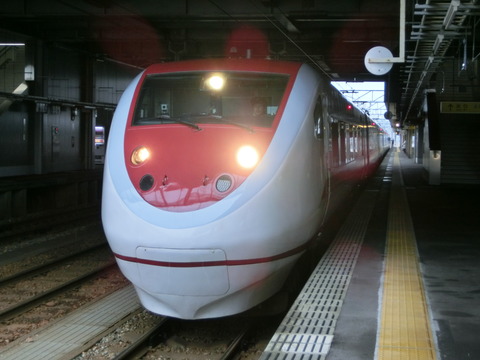 高岡駅で特急 「はくたか」 ＆氷見線・城端線の普通列車を撮る （2014年3月）