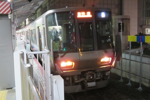 【1日に1本だけ】 大阪駅で快速 「鳳行き」 を撮る （車両＆発車標） 【2021年12月】