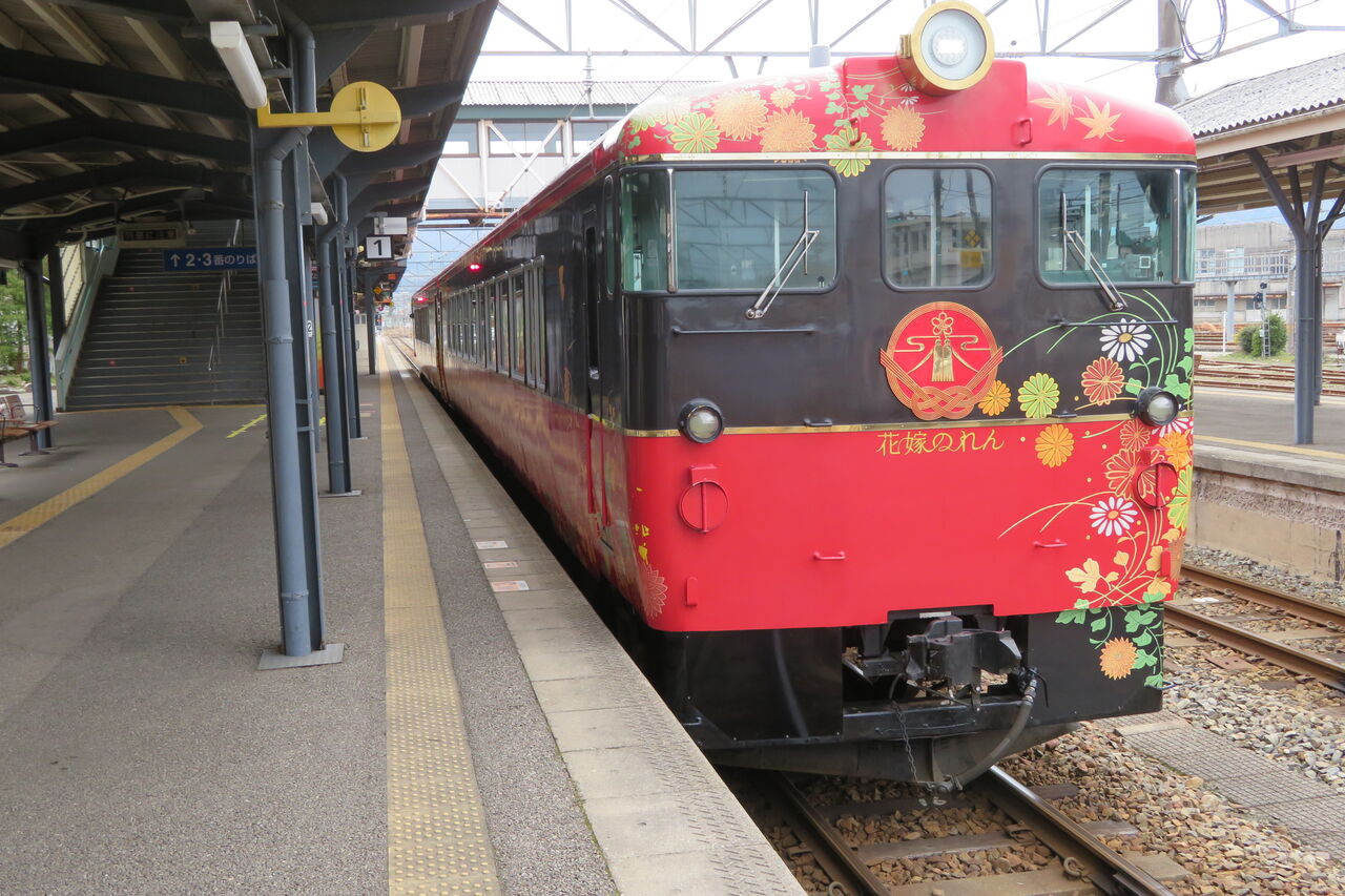 七尾駅で 観光列車 花嫁のれん 駅名標を撮る 21年3月 関西のjrへようこそ