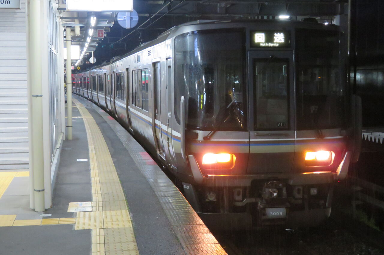 敦賀駅で 小浜線ホームに到着する 湖西線経由の 「快速」 を撮る （2023年5月） 関西のJRへようこそ！