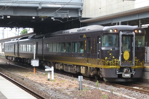 長浜駅で観光列車 「はなあかり」 大阪行きを撮る （発車標＆車両） 【2025年7月】
