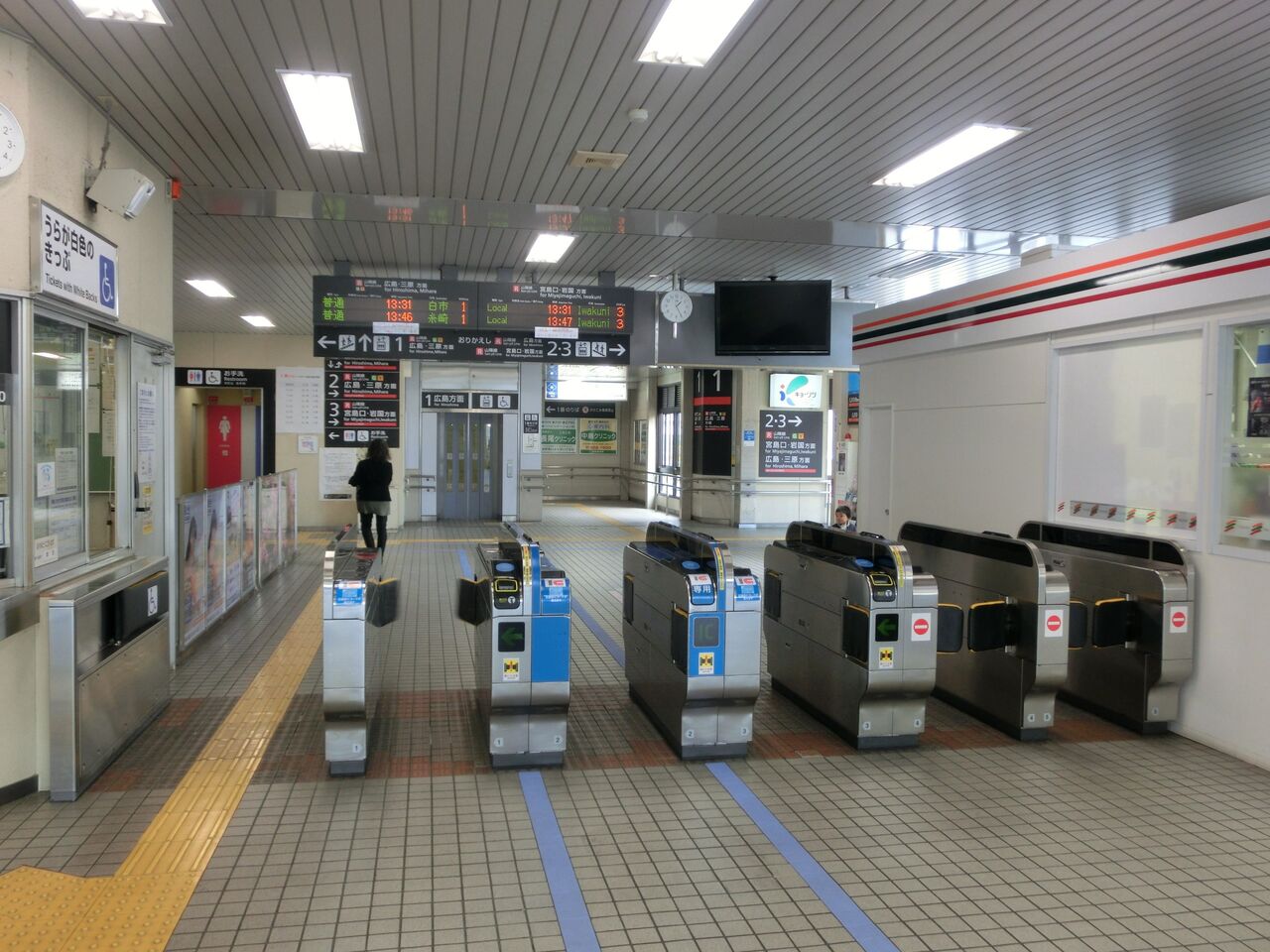 五日市駅 改札口の発車標が変化 表示の新旧比較 19年3月 関西のjrへようこそ