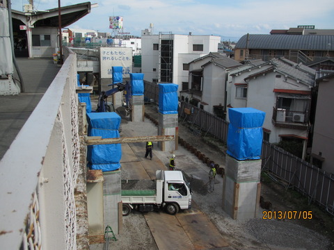 鴫野駅 新ホーム設置工事（2013年7月上旬）